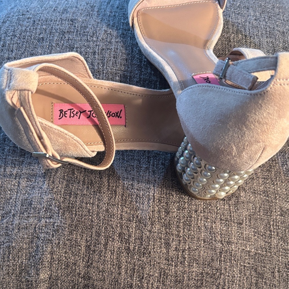 Betsey Johnson Blush Nyla Pear Embellished Block Heel Sandals Sz 7